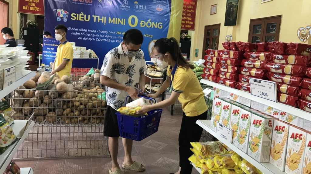 Hàng ngàn dân có hoàn cảnh khó khăn được hỗ trợ