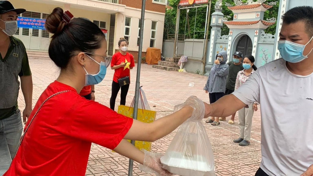Sắc đỏ lan tỏa “vùng xanh”, đẩy lùi Covid-19