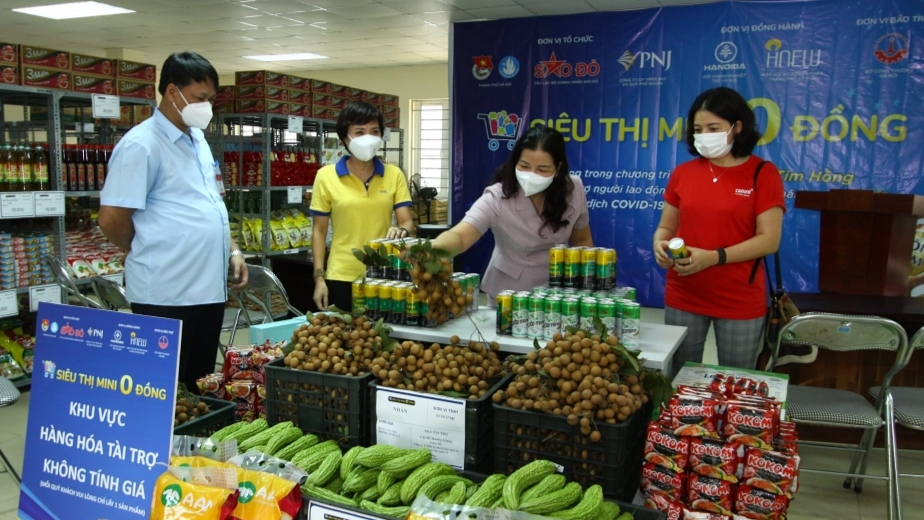 Người dân vui, xúc động khi đi siêu thị không mất tiền