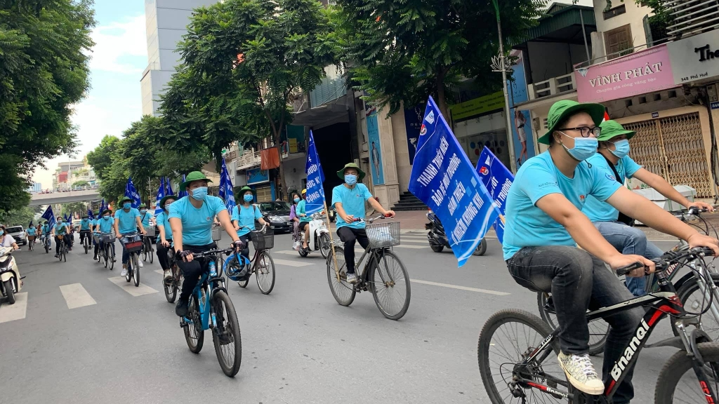Đoàn xe tuyên truyền hưởng ứng ngày Quốc tế bảo vệ tầng ô zôn của tuổi trẻ quận Hai Bà Trưng