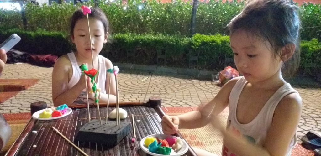 Nặn tò he sẽ là trải nghiệm lý thú khi đến với Công viên nước Hồ Tây 