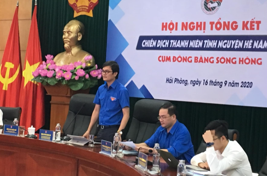 đồng chí Bùi Quang Huy, Bí thư Trung ương Đoàn, Chủ tịch Trung ương Hội Sinh viên Việt Nam phát biểu tại chương trình 