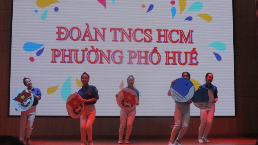 Phần thi giới thiệu của cặp đôi đến từ phường phố Huế 