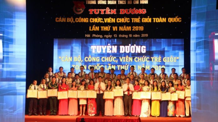 Tuyên dương 56 cán bộ, công chức, viên chức trẻ giỏi toàn quốc