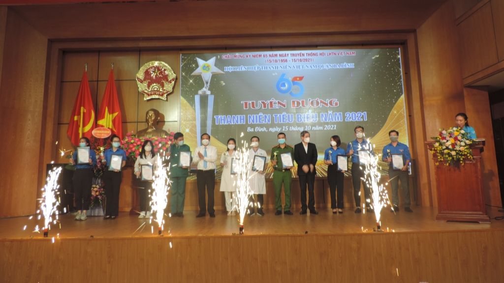 10 thanh niên tiêu biểu quận Ba Đình được vinh danh 