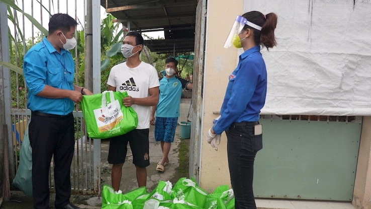 Gia đình trẻ và những thách thức trong cuộc sống “bình thường mới”