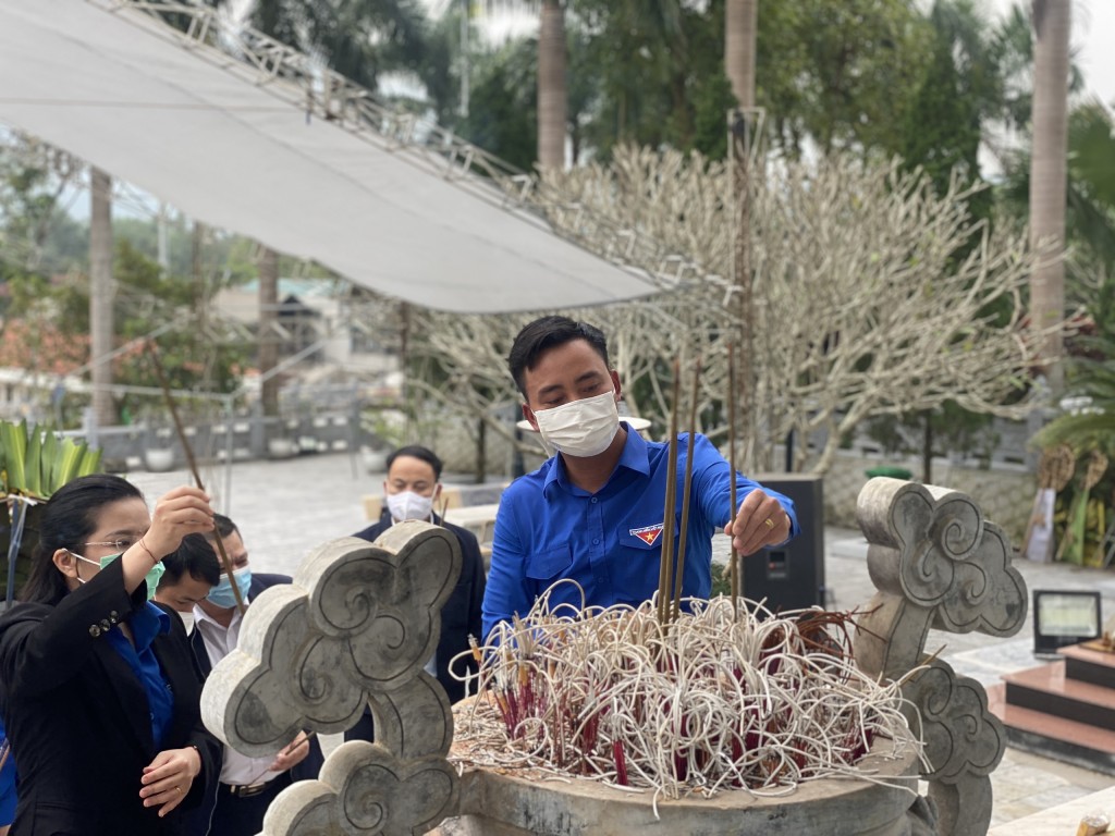 “Hà Nội nghĩa tình” - trao vật phẩm hỗ trợ Nhân dân Hà Giang vượt qua Covid-19