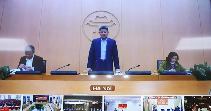 Ông Nguyễn Mạnh Quyền- Phó Chủ tịch UBND Thành phố Hà Nội chủ trì hội nghị giao ban trực tuyến với các quận, huyện, thị xã về tháo gỡ những vướng mắc khó khăn trong triển khai các cụm công nghiệp (CCN) trên địa bàn Thành phố.
