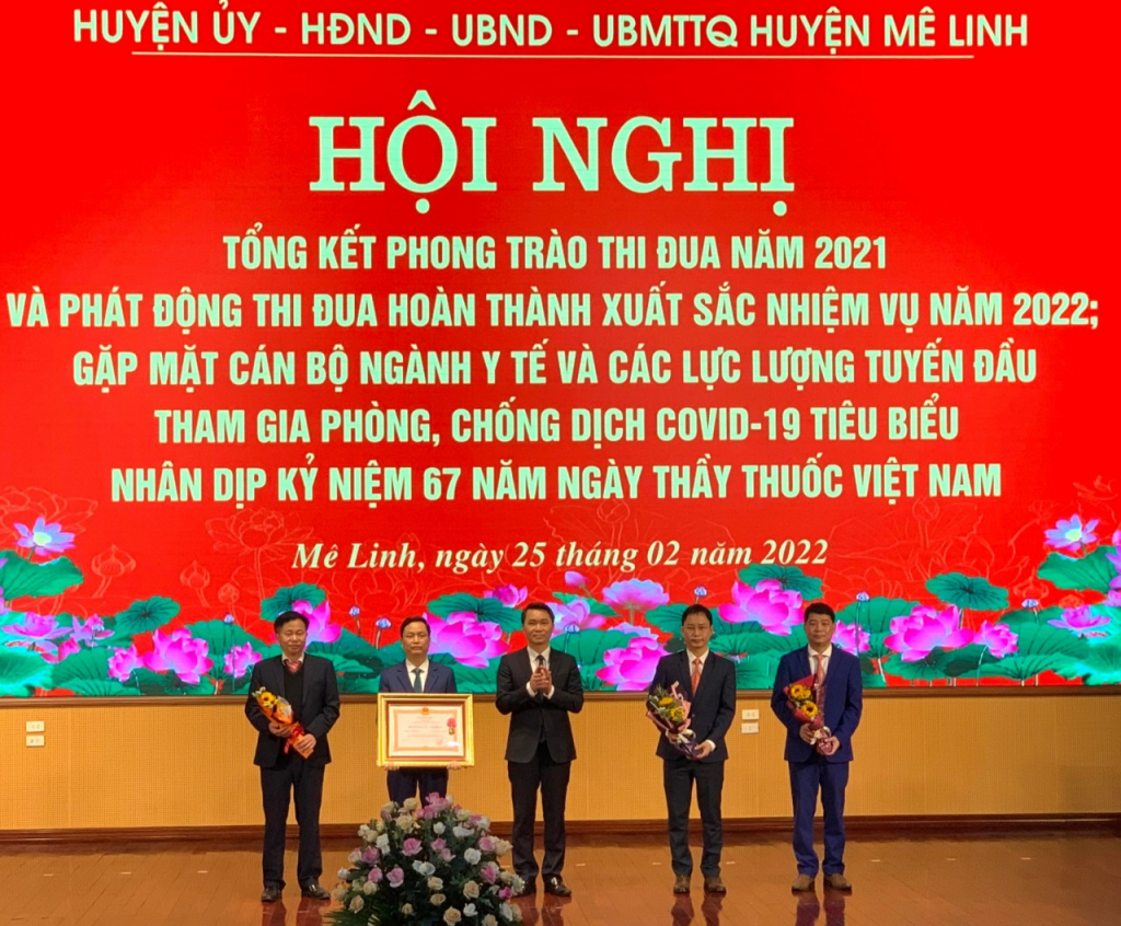 ập thể Văn Phòng HĐND-UBND huyện Mê Linh được Nhà Nước trao Huân chương lao động Hạng Ba 