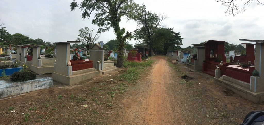 Một góc nghĩa trang Bình Hưng Hòa