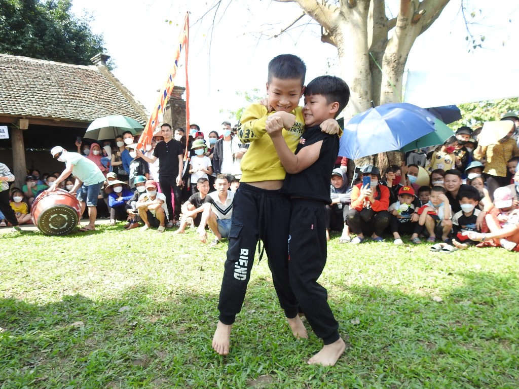 Độc đáo lễ hội chùa Ón, làng cổ Đường Lâm