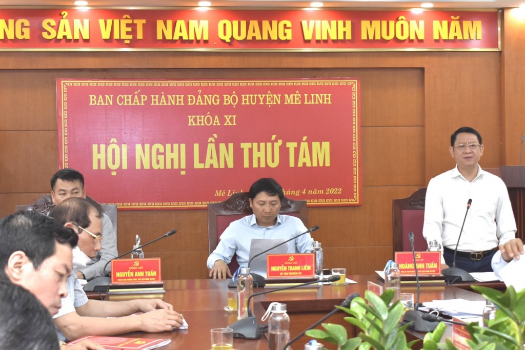 Ông Hoàng Anh Tuấn – Phó Bí thư Huyện ủy, Chủ tịch UBND huyện điều hành  phần thảo luận