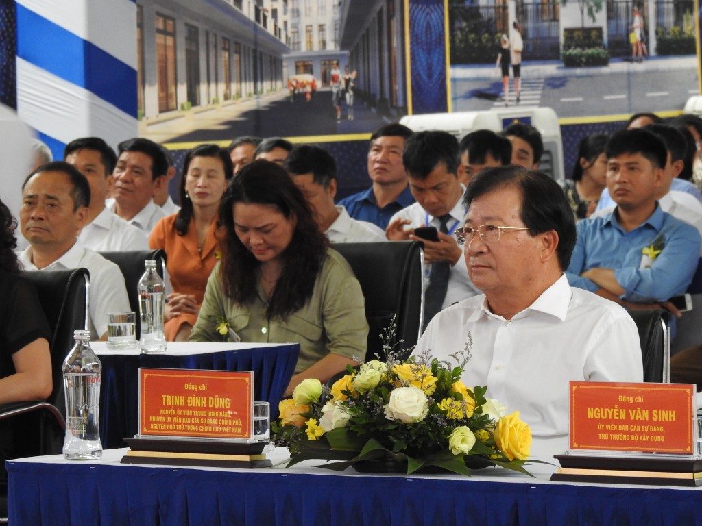 nguyên Ủy viên Trung ương Đảng, nguyên Phó Thủ tướng Chính phủ Trịnh Đình Dũng