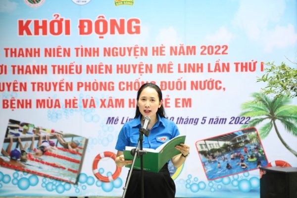 Bí thư Huyện Đoàn Mê Linh phát biểu khởi động Chiến dịch thanh niên tình nguyện hè năm 2022 và khai mạc giải bơi thanh thiếu niên lần thứ I