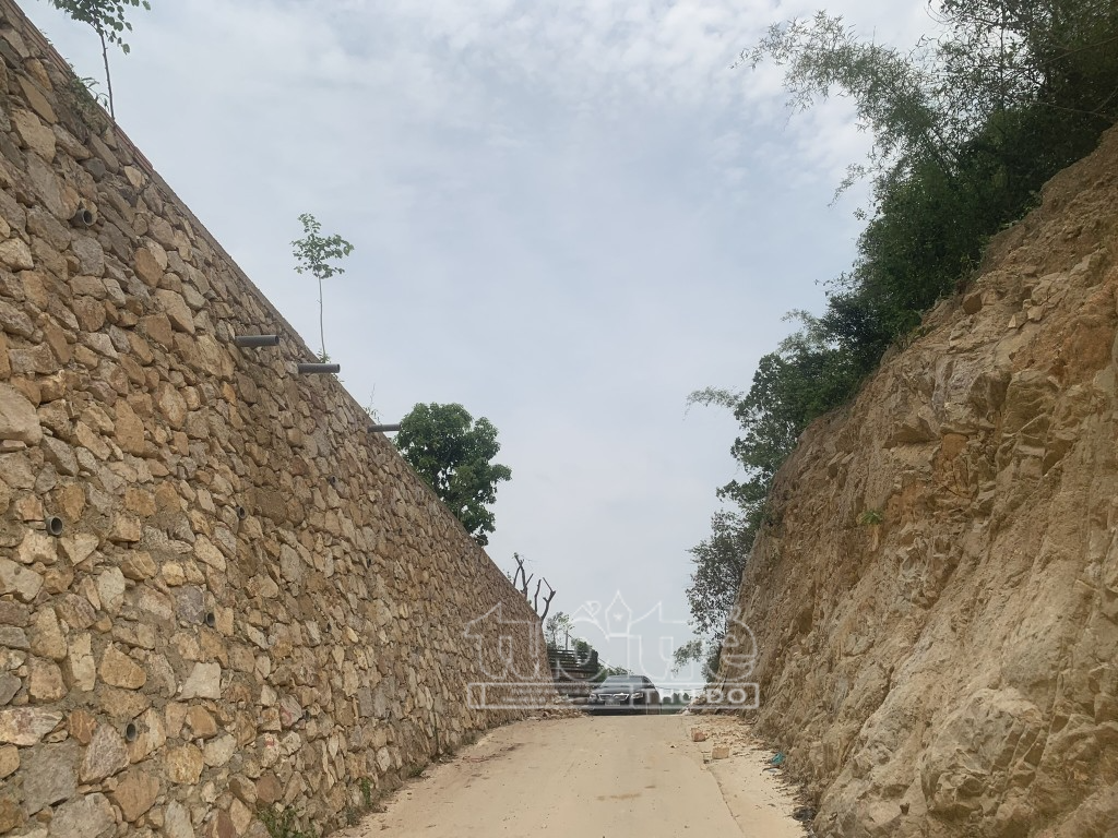 Khoét đường để xây biệt phủ trên núi cao
