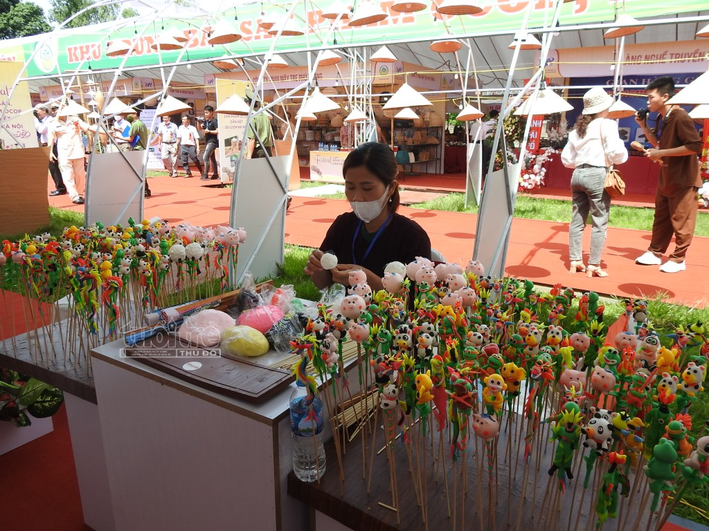 Tưng bừng khai trương Festival Nông sản, sản phẩm OCOP gắn kết du lịch Hà Nội năm 2022