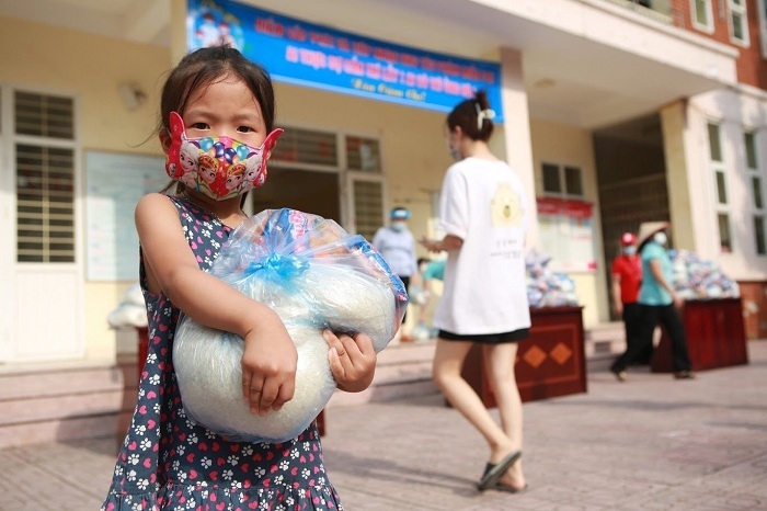 Hàng tấn gạo đã được hỗ trợ tới tay người lao động, sinh viên, gia đình khó khăn tại phường Phú Đô