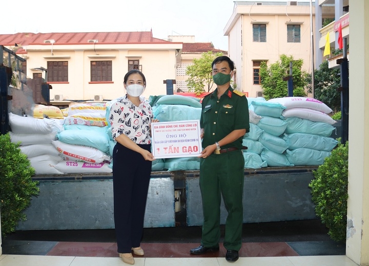 UB MTTQ huyện Quốc Oai tiếp nhận 5 tấn gạo ủng hộ từ cá nhân 3 vị lãnh đạo huyện