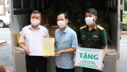 Huyện Phú Xuyên tặng 2 tấn rau xanh tới Nhân dân quận Hoàng Mai