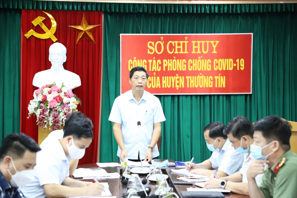 Ông Kiều Xuân Huy, chủ tịch UBND huyện Thường Tín, phát biểu tại hội nghị