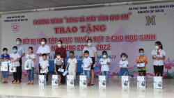 Thêm nhiều thiết bị học tập đến với học sinh khó khăn huyện Mê Linh