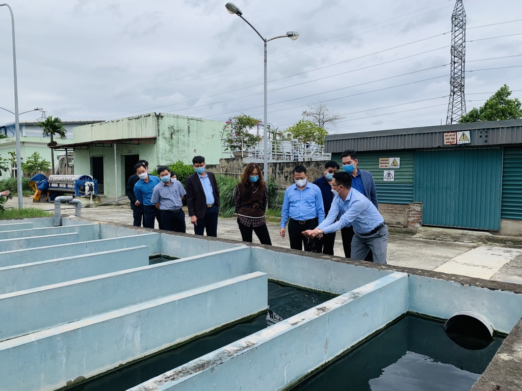 Đoàn công tác thăm và kiểm tra khu xử lý nước thải KCN Quang Minh