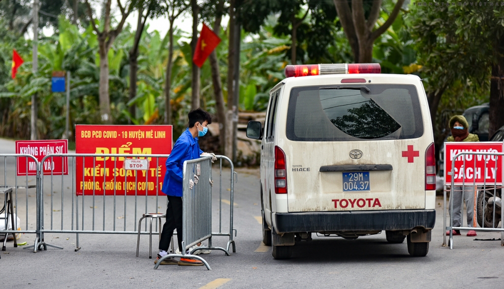 Huyện Mê Linh thành lập 8 chốt quanh thôn Bạch Trữ, xã Tiến Thắng nhằm ngăn ngừa dịch bệnh lây lan