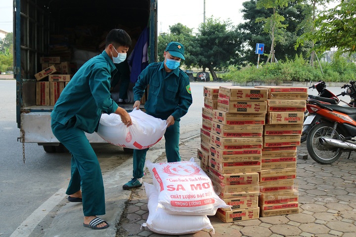 Sự hỗ trợ kịp thời của huyện Quốc Oai giúp người dân trong khu cách ly giảm bớt khó khăn