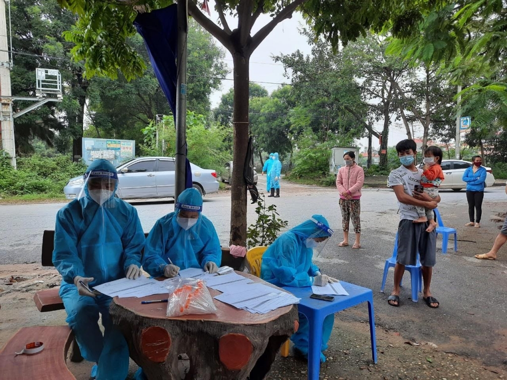 Huyện Mê Linh đề nghị người dân ở các tỉnh trở về quê cần đăng ký với chính quyền để được đưa đón và hướng dẫn quản lý khi về địa phương