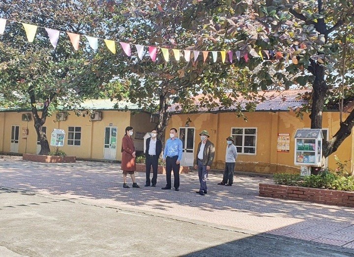 Lãnh đạo huyện Quốc Oai khảo sát khu vực trường tiểu học Sài Sơn B nhằm chuẩn bị cho phương án 