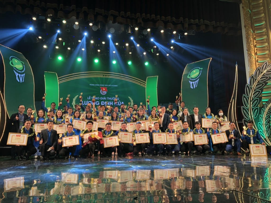 Thanh niên 8X “rinh” giải thưởng Lương Định Của nhờ trải nghiệm thời du học