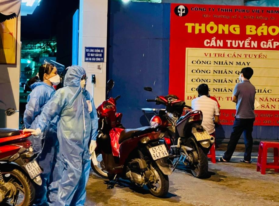 Nhân viên thu gom rác thải dương tính Covid-19, TP Thủ Dầu Một phong tỏa nhiều khu phố