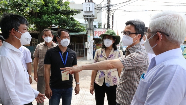 Phó Thủ tướng Vũ Đức Đam: Cần hướng dẫn người dân tự lấy mẫu xét nghiệm Covid-19