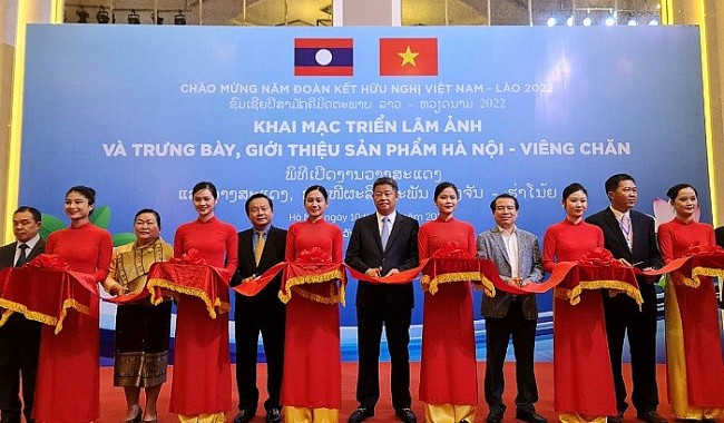 Triển lãm ảnh và trưng bày, giới thiệu sản phẩm Hà Nội - Viêng Chăn