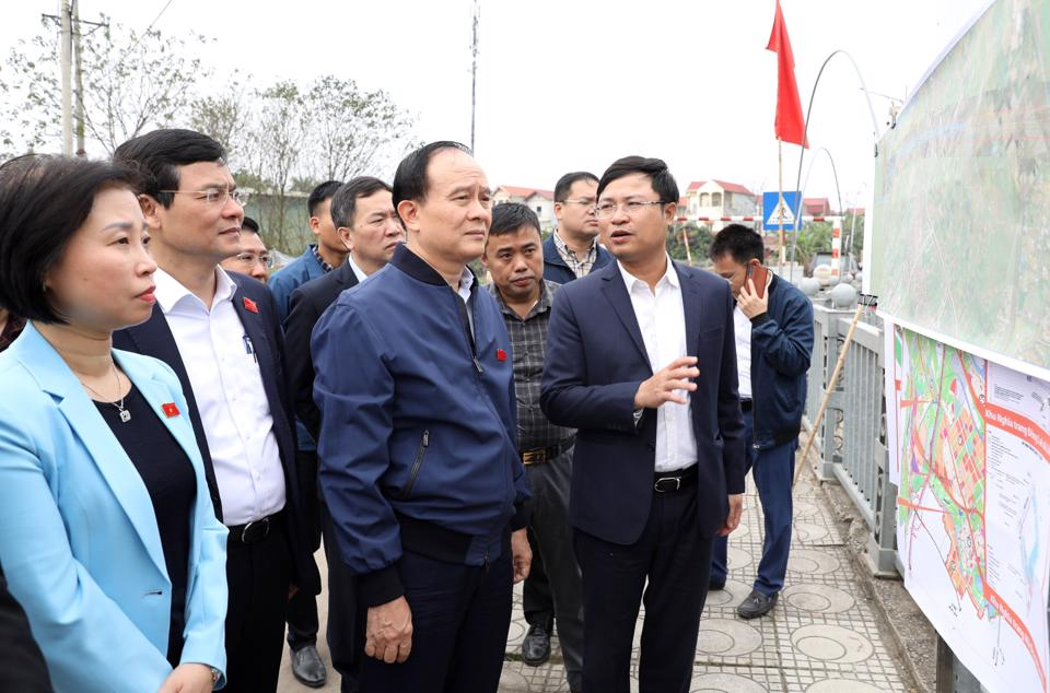 Chủ tịch HĐND Thành phố Hà Nội khảo sát thực địa dự án đường Vành đai 4 tại huyện Đan Phượng