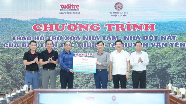 Báo Tuổi trẻ Thủ đô hỗ trợ 200 triệu đồng giúp huyện Văn Yên xoá nhà tạm, nhà dột nát