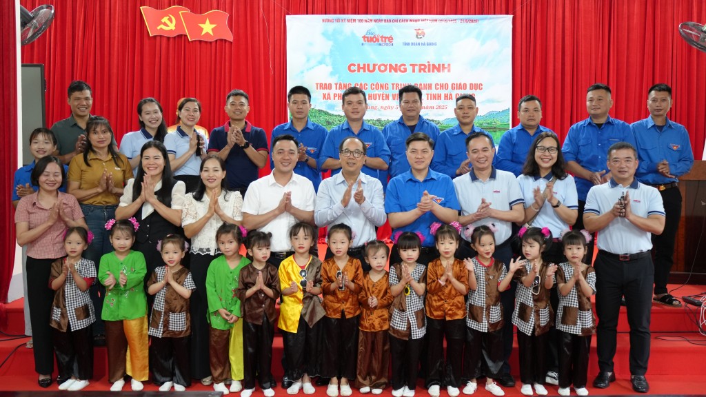 Trao yêu thương, dựng xây tương lai