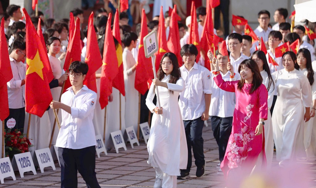 Thầy và trò trường THPT Việt Đức sẵn sàng cho năm học mới