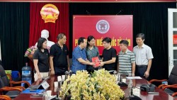MTTQ Hà Nội thăm hỏi, trao hỗ trợ gia đình nạn nhân vụ cháy