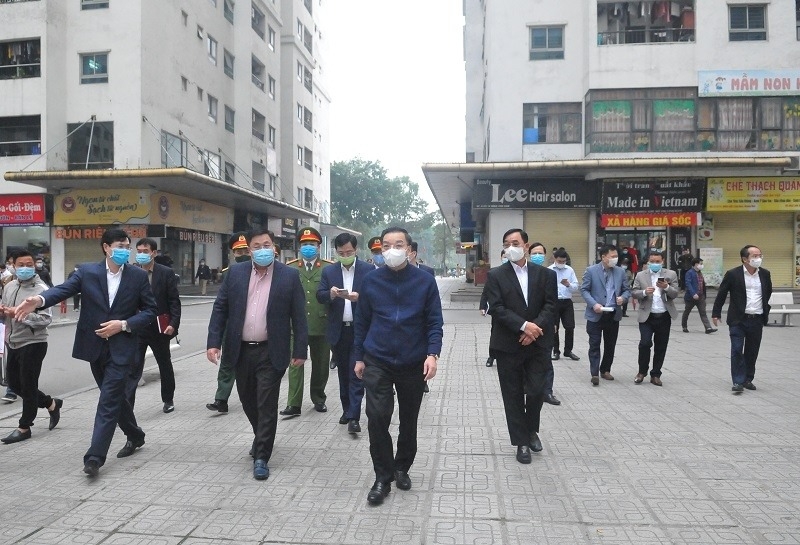 Chủ tịch UBND thành phố kiểm tra công tác chống dịch tại quận Hoàng Mai, Long Biên