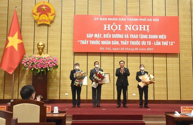 Hà Nội: Trao tặng danh hiệu "Thầy thuốc nhân dân", "Thầy thuốc ưu tú" cho 46 cá nhân