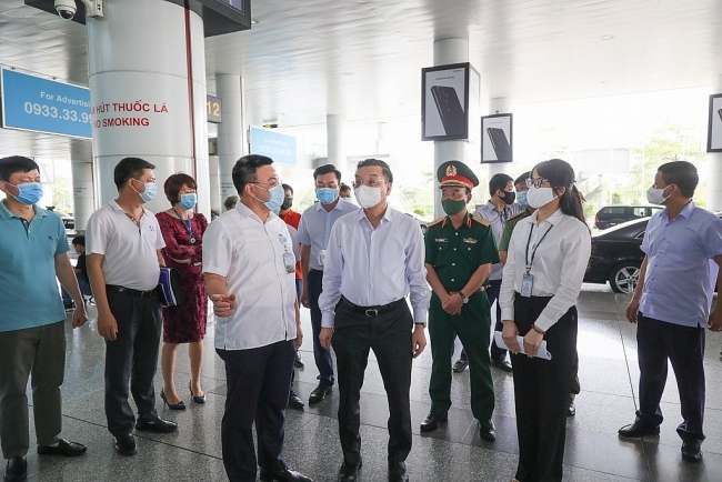 Tăng cường quản lý người nhập cảnh và khai báo y tế khi trở lại Hà Nội
