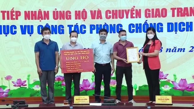 Hà Nội tiếp nhận và chuyển giao hỗ trợ 50 máy thở, 550.000 bộ test Covid-19