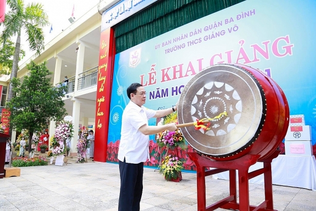 Bí thư Thành ủy Hà Nội Vương Đình Huệ dự khai giảng năm học mới