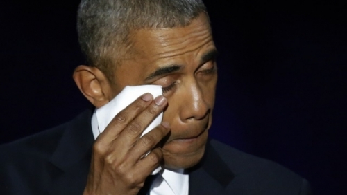 Tổng thống Obama khóc khi nói lời cảm ơn vợ con