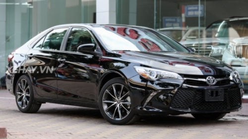 Đánh giá xe Toyota Camry XLE nhập khẩu Mỹ giá 1,8 tỷ đồng