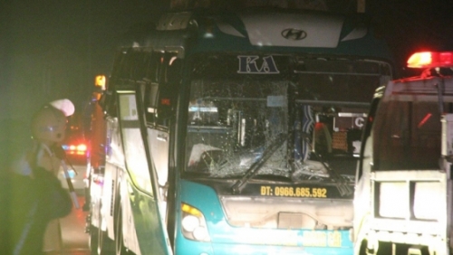 Nổ xe khách giường nằm tại Bắc Ninh, 2 người chết 12 người bị thương
