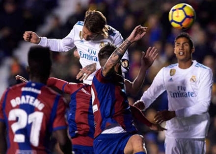 Levante 2 - 2 Real Madrid: Rượt đuổi 4 bàn