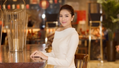 Hoa hậu Phạm Hương khoe giọng hát truyền cảm trong MV đầu tay