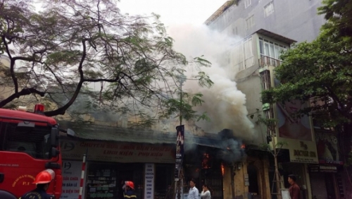 Cháy lớn tại số nhà 102 phố Lê Duẩn